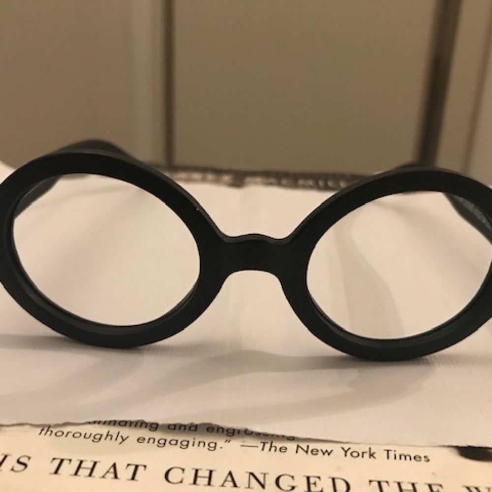 Black round frames